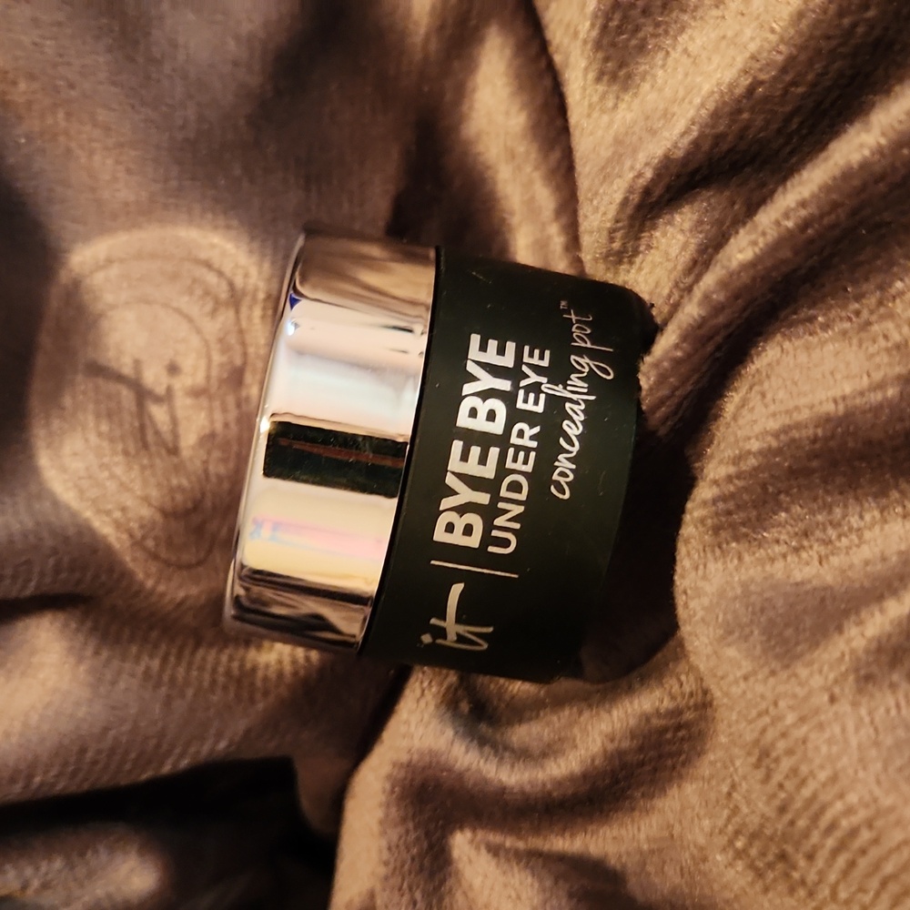 IT Cosmetics Bye Bye Under Eye Concealer Pot